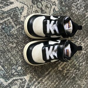 Nike Kids Sneakers in Black and White